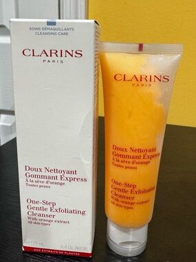 Clarins One-Step Gentle Exfoliating Cleanser — 125 ml/4.4 oz brand new in box